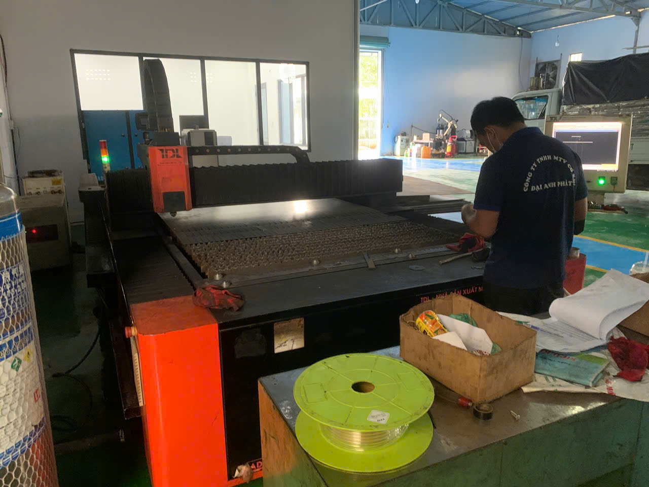 Laser cutting machine.jpg